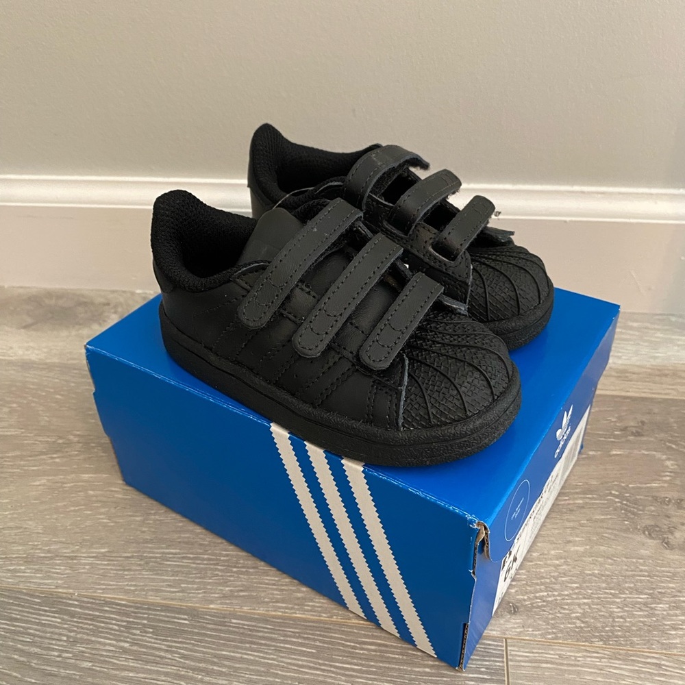 NEW Adidas Baby/Toddler Sneakers Size 6
